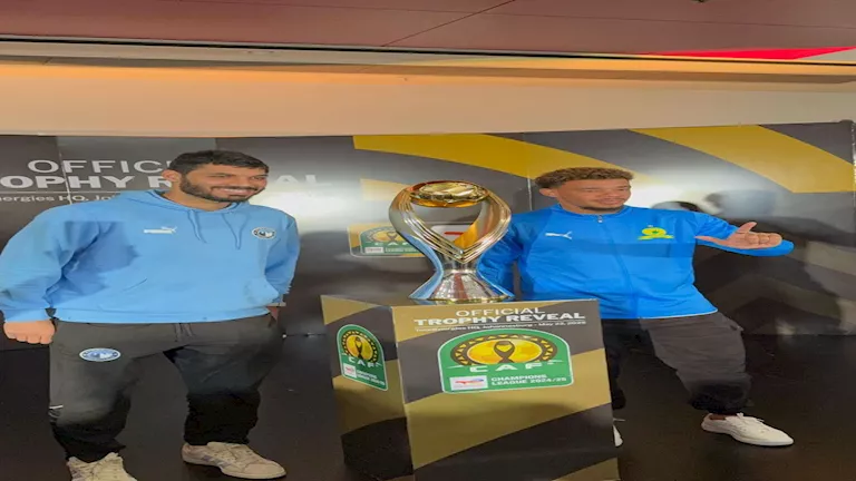 قائد بيراميدز يظهر مع
